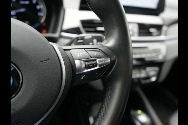 BMW X1 xDrive25e Sportline Plug In Hybrid 221pk Dealer O.H PHEV | Trekhaak Afn. | Head Up | Adaptive Cruise | Camera | Lederen Sportstoelen Verwarmd | M Sportstuur | Navigatie | DAB | 18"L.M |