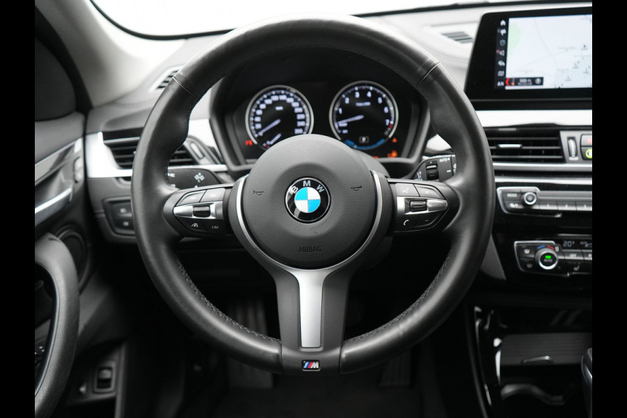 BMW X1 xDrive25e Sportline Plug In Hybrid 221pk Dealer O.H PHEV | Trekhaak Afn. | Head Up | Adaptive Cruise | Camera | Lederen Sportstoelen Verwarmd | M Sportstuur | Navigatie | DAB | 18"L.M |
