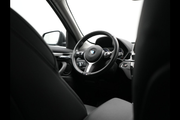BMW X1 xDrive25e Sportline Plug In Hybrid 221pk Dealer O.H PHEV | Trekhaak Afn. | Head Up | Adaptive Cruise | Camera | Lederen Sportstoelen Verwarmd | M Sportstuur | Navigatie | DAB | 18"L.M |
