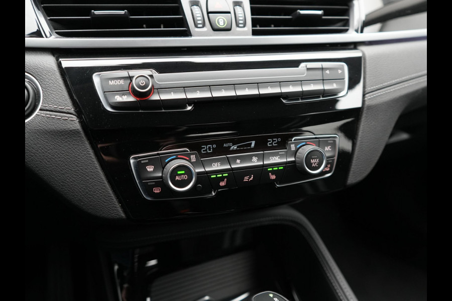 BMW X1 xDrive25e Sportline Plug In Hybrid 221pk Dealer O.H PHEV | Trekhaak Afn. | Head Up | Adaptive Cruise | Camera | Lederen Sportstoelen Verwarmd | M Sportstuur | Navigatie | DAB | 18"L.M |