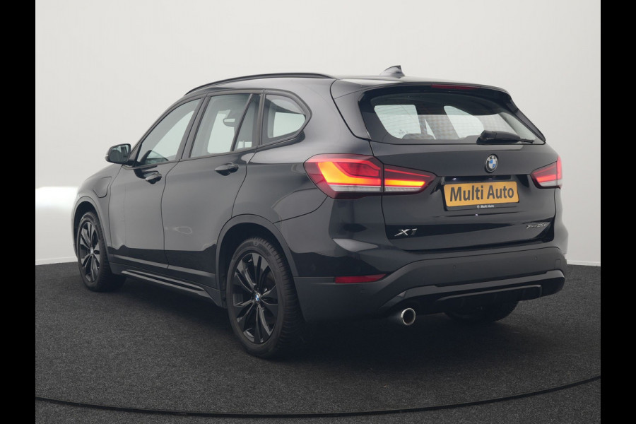 BMW X1 xDrive25e Sportline Plug In Hybrid 221pk Dealer O.H PHEV | Trekhaak Afn. | Head Up | Adaptive Cruise | Camera | Lederen Sportstoelen Verwarmd | M Sportstuur | Navigatie | DAB | 18"L.M |