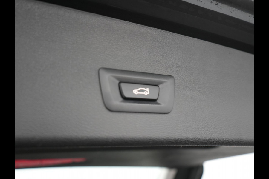 BMW X1 xDrive25e Sportline Plug In Hybrid 221pk Dealer O.H PHEV | Trekhaak Afn. | Head Up | Adaptive Cruise | Camera | Lederen Sportstoelen Verwarmd | M Sportstuur | Navigatie | DAB | 18"L.M |