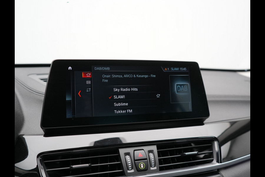 BMW X1 xDrive25e Sportline Plug In Hybrid 221pk Dealer O.H PHEV | Trekhaak Afn. | Head Up | Adaptive Cruise | Camera | Lederen Sportstoelen Verwarmd | M Sportstuur | Navigatie | DAB | 18"L.M |