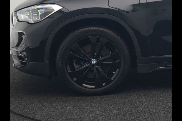 BMW X1 xDrive25e Sportline Plug In Hybrid 221pk Dealer O.H PHEV | Trekhaak Afn. | Head Up | Adaptive Cruise | Camera | Lederen Sportstoelen Verwarmd | M Sportstuur | Navigatie | DAB | 18"L.M |