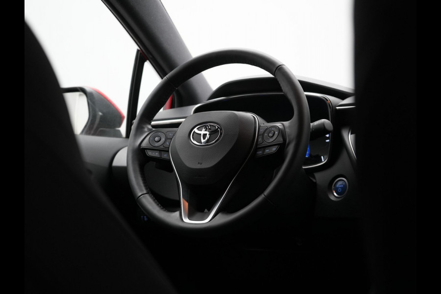 Toyota Corolla Touring Sports 2.0 Hybrid Dynamic 180pk Dealer O.H. | Adaptive Cruise | Camera | Sportstoelen & Stuur Verwarmd | Apple Carplay | Keyless | Blis | Navigatie | DAB |