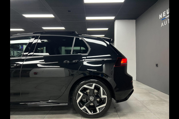 Volkswagen Golf 8.5 1.5 eTSI R-Line | CAMERA | LED | PANO |