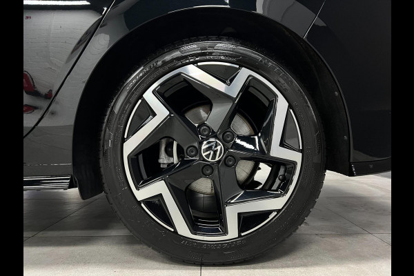 Volkswagen Golf 8.5 1.5 eTSI R-Line | CAMERA | LED | PANO |