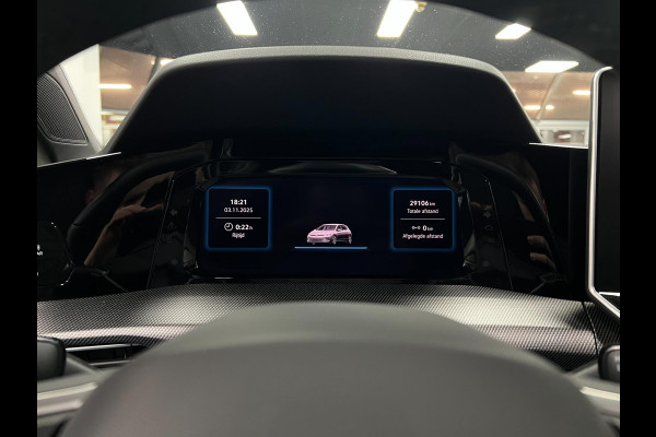 Volkswagen Golf 8.5 1.5 eTSI R-Line | CAMERA | LED | PANO |