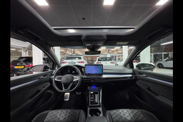 Volkswagen Golf 8.5 1.5 eTSI R-Line | CAMERA | LED | PANO |