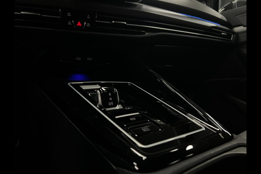 Volkswagen Golf 8.5 1.5 eTSI R-Line | CAMERA | LED | PANO |