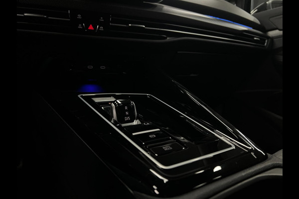 Volkswagen Golf 8.5 1.5 eTSI R-Line | CAMERA | LED | PANO |