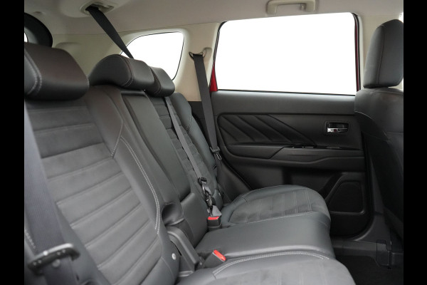Mitsubishi Outlander 2.4 PHEV Intense Plug In Hybrid 225pk Dealer O.H PHEV | Trekhaak | Camera | Lederen Sportstoelen Verwarmd | Navigatie | Keyless | Android Auto | DAB |