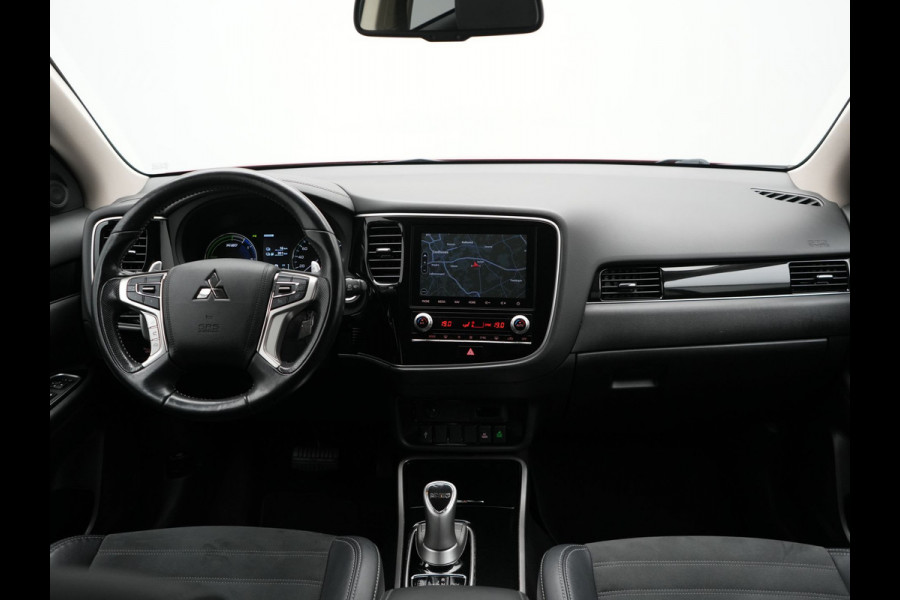 Mitsubishi Outlander 2.4 PHEV Intense Plug In Hybrid 225pk Dealer O.H PHEV | Trekhaak | Camera | Lederen Sportstoelen Verwarmd | Navigatie | Keyless | Android Auto | DAB |