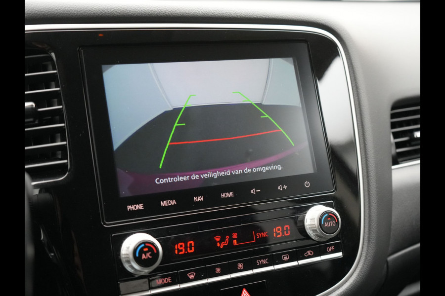 Mitsubishi Outlander 2.4 PHEV Intense Plug In Hybrid 225pk Dealer O.H PHEV | Trekhaak | Camera | Lederen Sportstoelen Verwarmd | Navigatie | Keyless | Android Auto | DAB |