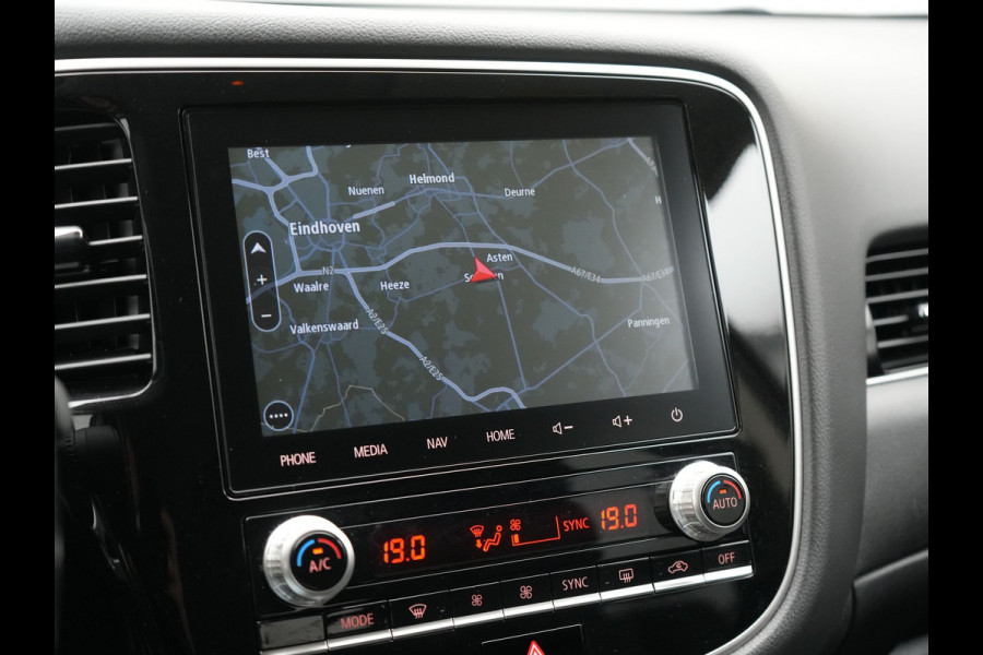 Mitsubishi Outlander 2.4 PHEV Intense Plug In Hybrid 225pk Dealer O.H PHEV | Trekhaak | Camera | Lederen Sportstoelen Verwarmd | Navigatie | Keyless | Android Auto | DAB |
