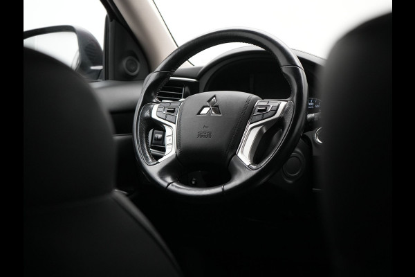Mitsubishi Outlander 2.4 PHEV Intense Plug In Hybrid 225pk Dealer O.H PHEV | Trekhaak | Camera | Lederen Sportstoelen Verwarmd | Navigatie | Keyless | Android Auto | DAB |