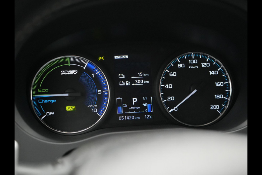 Mitsubishi Outlander 2.4 PHEV Intense Plug In Hybrid 225pk Dealer O.H PHEV | Trekhaak | Camera | Lederen Sportstoelen Verwarmd | Navigatie | Keyless | Android Auto | DAB |