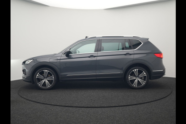 Seat Tarraco 1.4 TSI e-Hybrid Xcellence Plug In Hybrid 245pk Dealer O.H PHEV | Trekhaak Af Fabriek | Panodak | Adaptive Cruise | 360 Camera | Lederen Sportstoelen Memory & Verwarmd | Apple Carplay | Virtual | Stuur Verwarmd | Blis | Navigatie | DAB | 20"L.M |