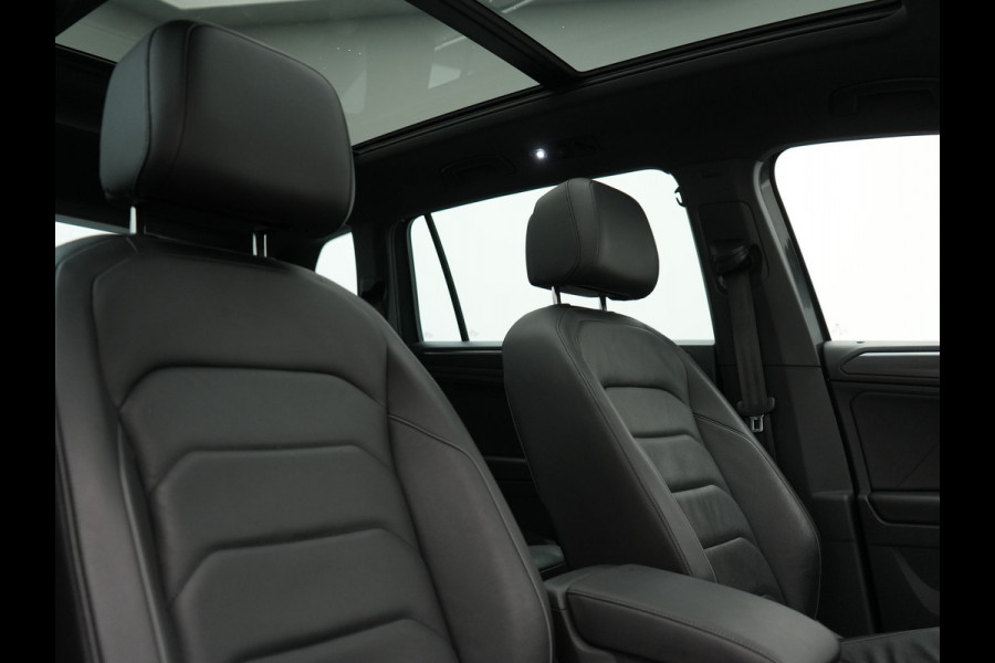 Seat Tarraco 1.4 TSI e-Hybrid Xcellence Plug In Hybrid 245pk Dealer O.H PHEV | Trekhaak Af Fabriek | Panodak | Adaptive Cruise | 360 Camera | Lederen Sportstoelen Memory & Verwarmd | Apple Carplay | Virtual | Stuur Verwarmd | Blis | Navigatie | DAB | 20"L.M |