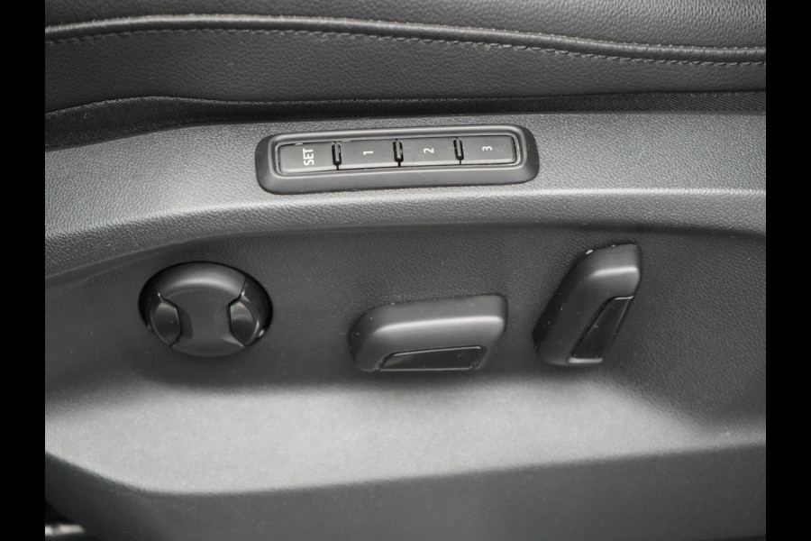 Seat Tarraco 1.4 TSI e-Hybrid Xcellence Plug In Hybrid 245pk Dealer O.H PHEV | Trekhaak Af Fabriek | Panodak | Adaptive Cruise | 360 Camera | Lederen Sportstoelen Memory & Verwarmd | Apple Carplay | Virtual | Stuur Verwarmd | Blis | Navigatie | DAB | 20"L.M |