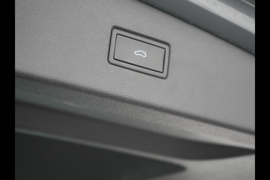 Seat Tarraco 1.4 TSI e-Hybrid Xcellence Plug In Hybrid 245pk Dealer O.H PHEV | Trekhaak Af Fabriek | Panodak | Adaptive Cruise | 360 Camera | Lederen Sportstoelen Memory & Verwarmd | Apple Carplay | Virtual | Stuur Verwarmd | Blis | Navigatie | DAB | 20"L.M |