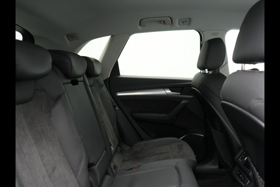 Audi Q5 50 TFSI e quattro S Line Plug In Hybrid 299pk Dealer O.H PHEV | Luchtvering | Trekhaak Af Fabriek | Adaptive Cruise | Camera | Virtual | Apple Carplay | Alcantara Sportstoelen Verwarmd | Keyless | Navigatie | DAB |