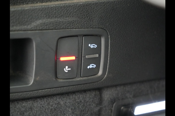 Audi Q5 50 TFSI e quattro S Line Plug In Hybrid 299pk Dealer O.H PHEV | Luchtvering | Trekhaak Af Fabriek | Adaptive Cruise | Camera | Virtual | Apple Carplay | Alcantara Sportstoelen Verwarmd | Keyless | Navigatie | DAB |