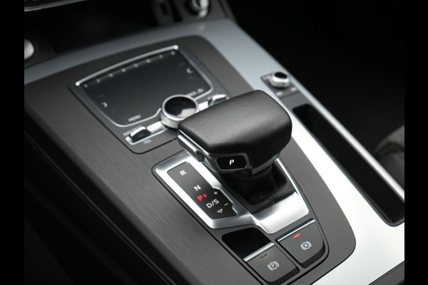 Audi Q5 50 TFSI e quattro S Line Plug In Hybrid 299pk Dealer O.H PHEV | Luchtvering | Trekhaak Af Fabriek | Adaptive Cruise | Camera | Virtual | Apple Carplay | Alcantara Sportstoelen Verwarmd | Keyless | Navigatie | DAB |
