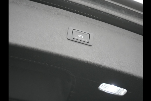 Audi Q5 50 TFSI e quattro S Line Plug In Hybrid 299pk Dealer O.H PHEV | Luchtvering | Trekhaak Af Fabriek | Adaptive Cruise | Camera | Virtual | Apple Carplay | Alcantara Sportstoelen Verwarmd | Keyless | Navigatie | DAB |