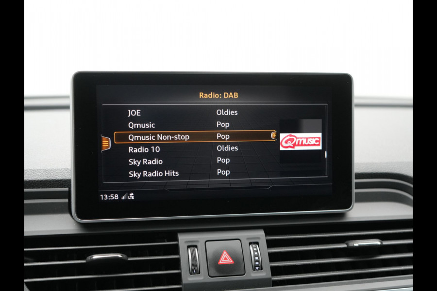 Audi Q5 50 TFSI e quattro S Line Plug In Hybrid 299pk Dealer O.H PHEV | Luchtvering | Trekhaak Af Fabriek | Adaptive Cruise | Camera | Virtual | Apple Carplay | Alcantara Sportstoelen Verwarmd | Keyless | Navigatie | DAB |