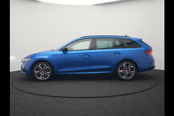 Škoda Octavia Combi 1.4 TSI RS iV Business Plug In Hybrid 245pk Dealer O.H PHEV | Adaptive Cruise | Camera | Sportstoelen Verwarmd | Apple Carplay | Navigatie | Crystal LED | Blis | Keyless | Stuur Verwarmd | Virtual | DAB |
