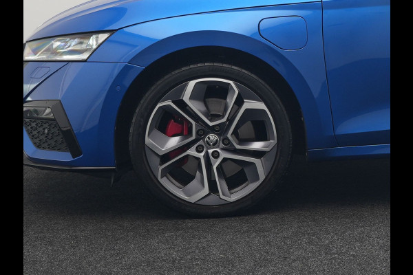 Škoda Octavia Combi 1.4 TSI RS iV Business Plug In Hybrid 245pk Dealer O.H PHEV | Adaptive Cruise | Camera | Sportstoelen Verwarmd | Apple Carplay | Navigatie | Crystal LED | Blis | Keyless | Stuur Verwarmd | Virtual | DAB |