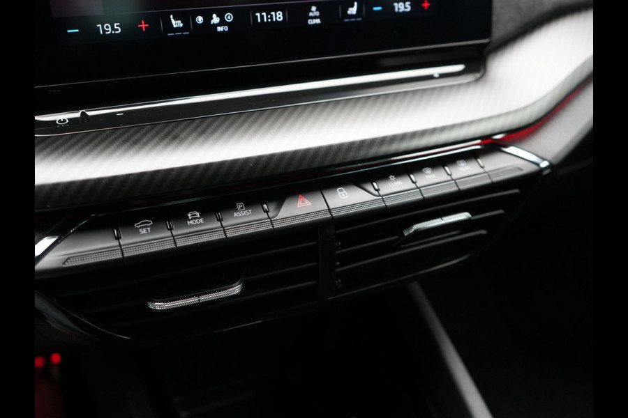 Škoda Octavia Combi 1.4 TSI RS iV Business Plug In Hybrid 245pk Dealer O.H PHEV | Adaptive Cruise | Camera | Sportstoelen Verwarmd | Apple Carplay | Navigatie | Crystal LED | Blis | Keyless | Stuur Verwarmd | Virtual | DAB |