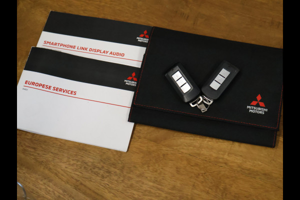 Mitsubishi Outlander 2.4 PHEV Pure+ [TREKHAAK, CAMERA, CRUISE CONTROL, BLUETOOTH TELEFOON, STOELVERWARMING, FLIPPERS, CLIMATE CONTROL, NIEUWSTAAT]