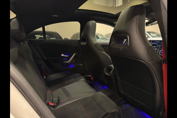 Mercedes-Benz CLA-Klasse 35 AMG 4MATIC Premium Plus, Pano, Night, Matrix Led, Ambiënte Light, Widescreen, Cam, PDC, Dealer Onderhouden
