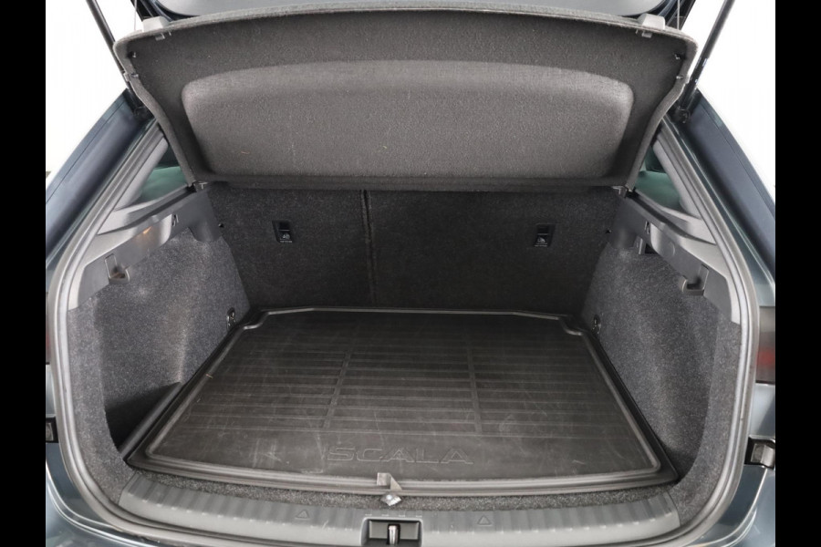 Škoda SCALA 1.0 TSI Sport Business 110 pk Automaat (DSG) | Navigatie | Parkeersensoren achter | Achteruitrijcamera | Adaptieve cruise control | Full LED koplampen | Voll. digitaal instrumentenpaneel |