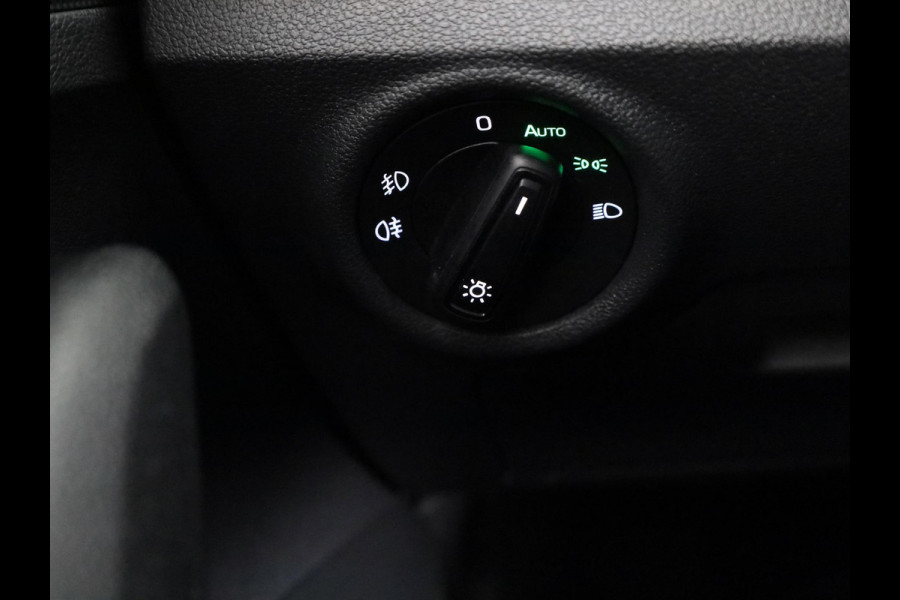 Škoda SCALA 1.0 TSI Sport Business 110 pk Automaat (DSG) | Navigatie | Parkeersensoren achter | Achteruitrijcamera | Adaptieve cruise control | Full LED koplampen | Voll. digitaal instrumentenpaneel |