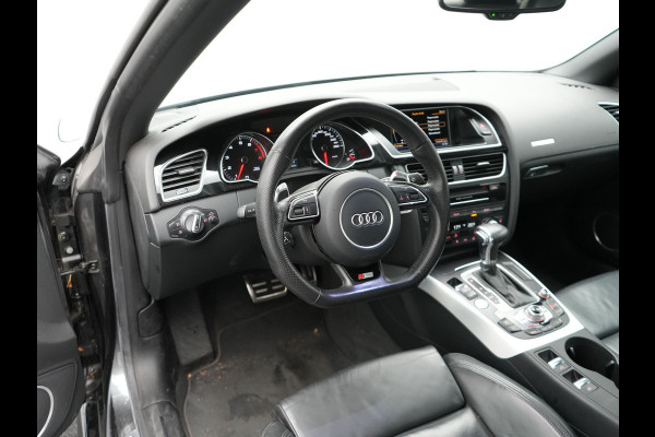 Audi A5 Cabriolet 1.8 TFSI S Line Automaat 177pk Dealer O.H | S Line Interieur & Exterieur | Bang & Olufsen | Cruise Control | Lederen Sportstoelen Verwarmd | Nekverwarming | 19" L.M | Navigatie | DAB |