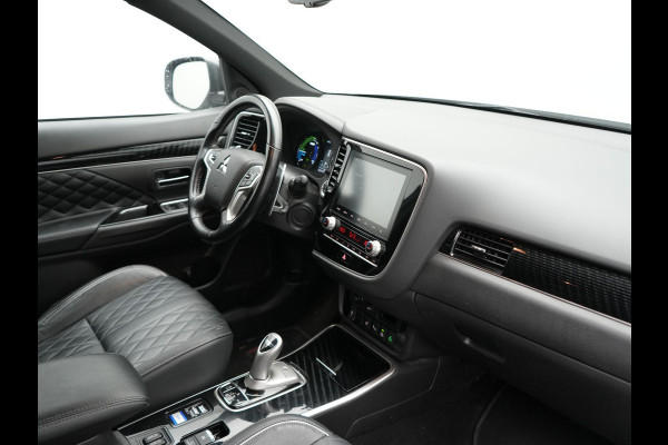 Mitsubishi Outlander 2.4 Intense+ Plug In Hybrid 225pk Dealer O.H PHEV | Trekhaak Af Fabriek | 360 Camera | Lederen Sportstoelen Verwarmd | Apple Carplay | Blis | Cruise Control | Navigatie | Keyless | DAB | 18" L.M |