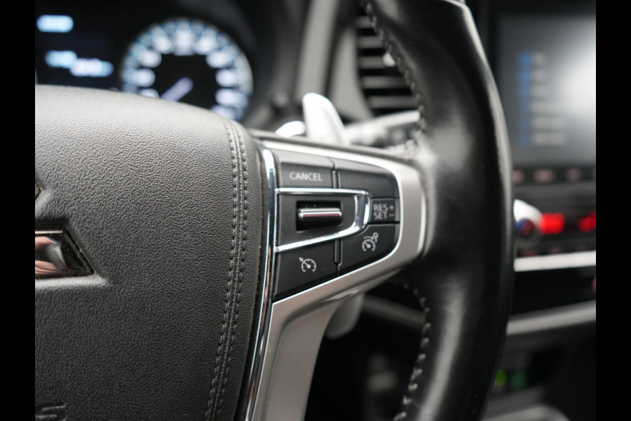 Mitsubishi Outlander 2.4 Intense+ Plug In Hybrid 225pk Dealer O.H PHEV | Trekhaak Af Fabriek | 360 Camera | Lederen Sportstoelen Verwarmd | Apple Carplay | Blis | Cruise Control | Navigatie | Keyless | DAB | 18" L.M |