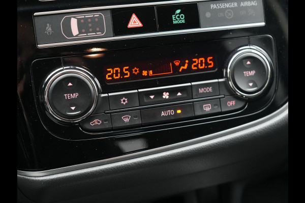 Mitsubishi Outlander 2.4 Intense Plug In Hybrid 225pk Dealer O.H PHEV | Trekhaak Afneembaar | Alcantara Sportstoelen Verwarmd | Camera | Apple Carplay | Keyless | DAB |