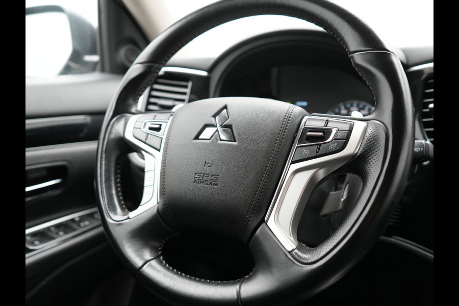 Mitsubishi Outlander 2.4 Intense Plug In Hybrid 225pk Dealer O.H PHEV | Trekhaak Afneembaar | Alcantara Sportstoelen Verwarmd | Camera | Apple Carplay | Keyless | DAB |