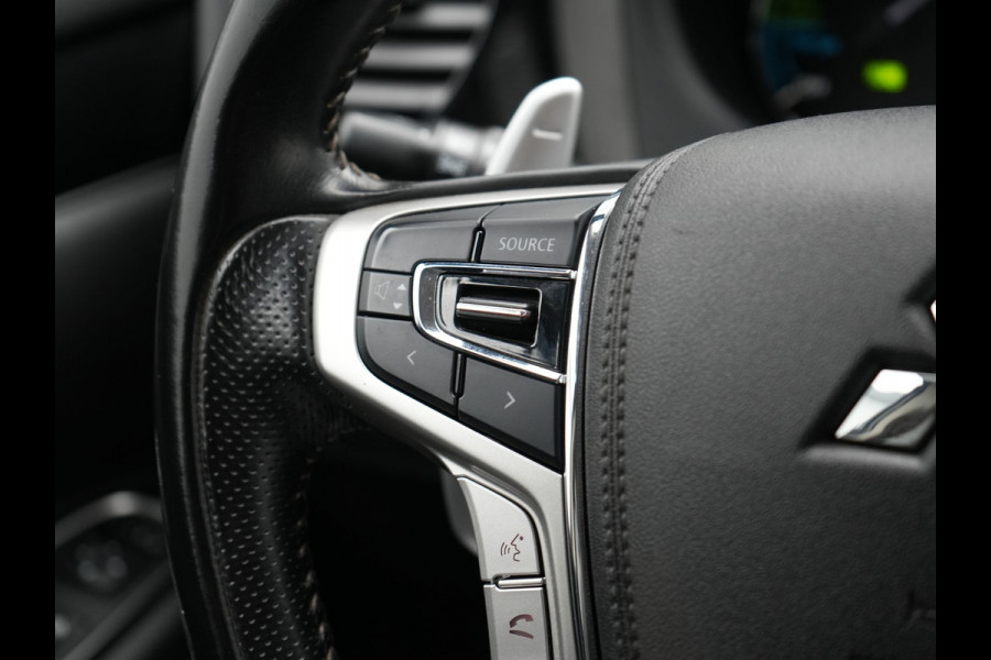 Mitsubishi Outlander 2.4 Intense Plug In Hybrid 225pk Dealer O.H PHEV | Trekhaak Afneembaar | Alcantara Sportstoelen Verwarmd | Camera | Apple Carplay | Keyless | DAB |