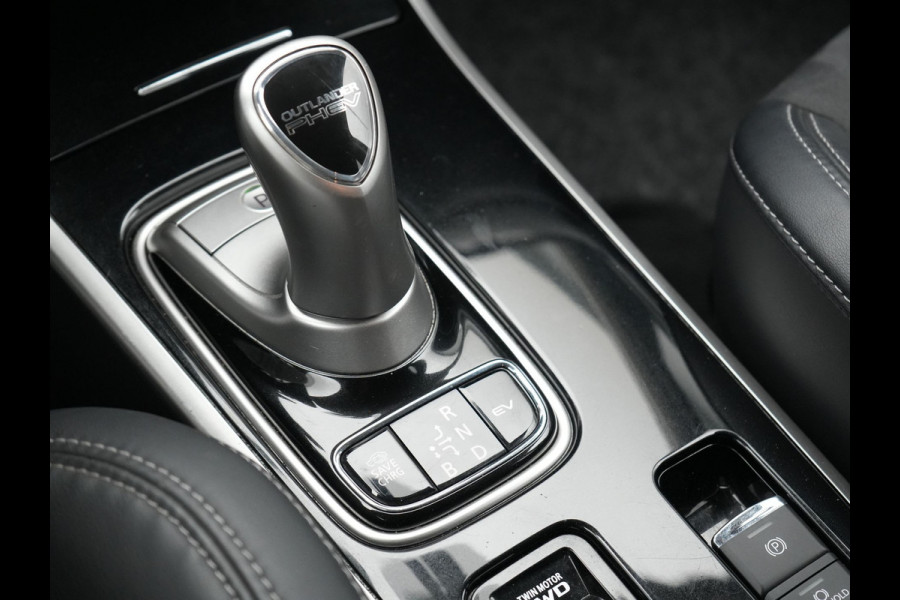 Mitsubishi Outlander 2.4 Intense Plug In Hybrid 225pk Dealer O.H PHEV | Trekhaak Afneembaar | Alcantara Sportstoelen Verwarmd | Camera | Apple Carplay | Keyless | DAB |