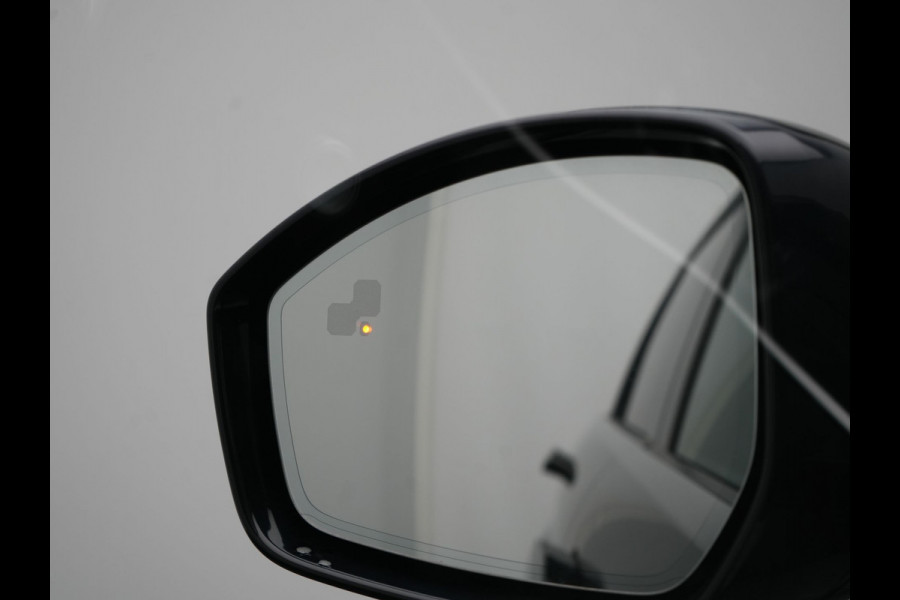 Land Rover Range Rover Evoque NIEUW MODEL P250 AWD R-Dynamic SE 250pk Dealer O.H | Panodak | Head Up | 360 Camera | Lederen Sportstoelen Memory & Verwarmd | Stuur Verwarmd | Apple Carplay | Navigatie | Blis | Keyless | Virtual | DAB |