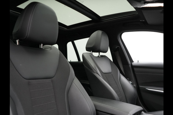 BMW 3 Serie Touring 330e xDrive Sportline Plug In Hybrid 293pk Dealer O.H. PHEV | Panodak | Head Up | Adaptive Cruise | Laser LED | Harman & Kardon | Lederen Sportstoelen Memory & Verwarmd | Sfeerverlichting | Virtual | Navigatie |