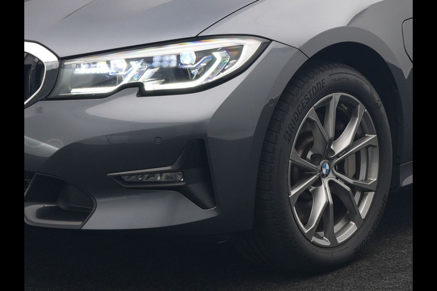 BMW 3 Serie Touring 330e xDrive Sportline Plug In Hybrid 293pk Dealer O.H. PHEV | Panodak | Head Up | Adaptive Cruise | Laser LED | Harman & Kardon | Lederen Sportstoelen Memory & Verwarmd | Sfeerverlichting | Virtual | Navigatie |