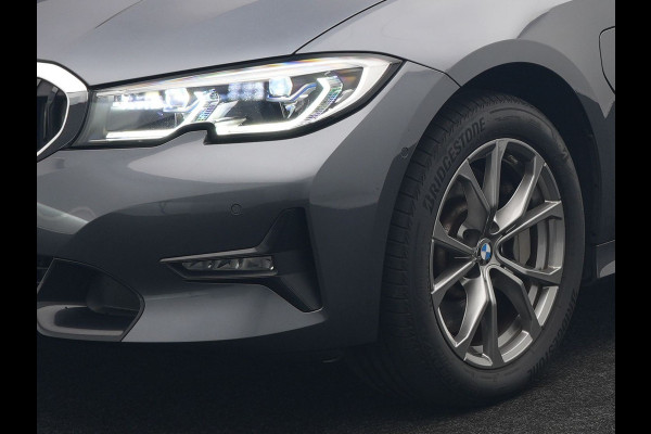 BMW 3 Serie Touring 330e xDrive Sportline Plug In Hybrid 293pk Dealer O.H. PHEV | Panodak | Head Up | Adaptive Cruise | Laser LED | Harman & Kardon | Lederen Sportstoelen Memory & Verwarmd | Sfeerverlichting | Virtual | Navigatie |