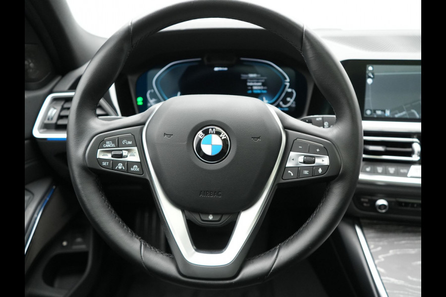 BMW 3 Serie Touring 330e xDrive Sportline Plug In Hybrid 293pk Dealer O.H. PHEV | Panodak | Head Up | Adaptive Cruise | Laser LED | Harman & Kardon | Lederen Sportstoelen Memory & Verwarmd | Sfeerverlichting | Virtual | Navigatie |