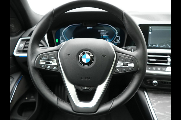 BMW 3 Serie Touring 330e xDrive Sportline Plug In Hybrid 293pk Dealer O.H. PHEV | Panodak | Head Up | Adaptive Cruise | Laser LED | Harman & Kardon | Lederen Sportstoelen Memory & Verwarmd | Sfeerverlichting | Virtual | Navigatie |